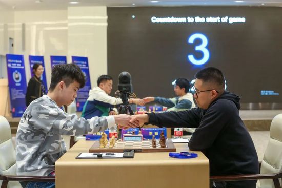 脱了小裙子扒了小内裤视频